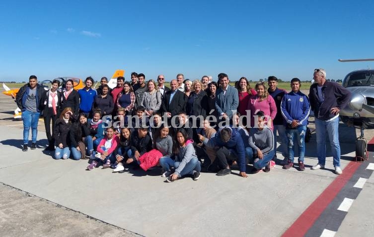 Estudiantes de visita al Aeropuerto Metropolitano.