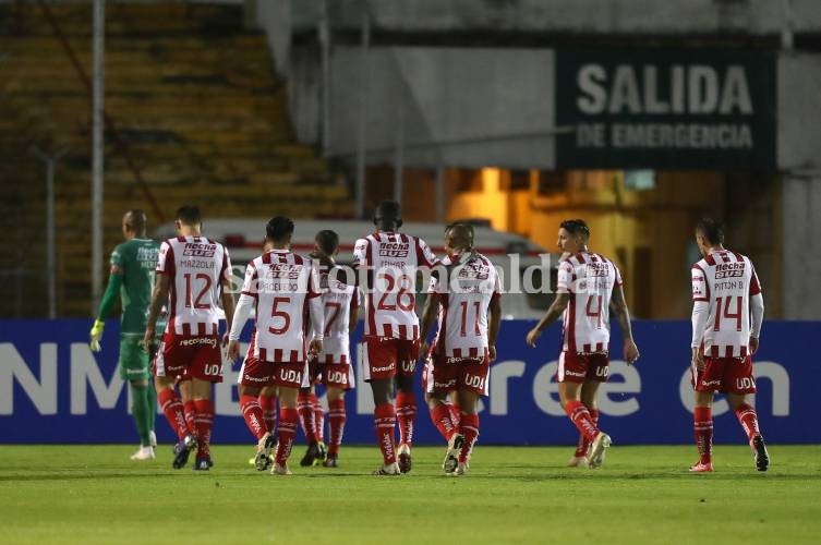 Unión perdió en Ecuador y quedó afuera de la Copa Sudamericana. (Foto: Twitter/diarioole)