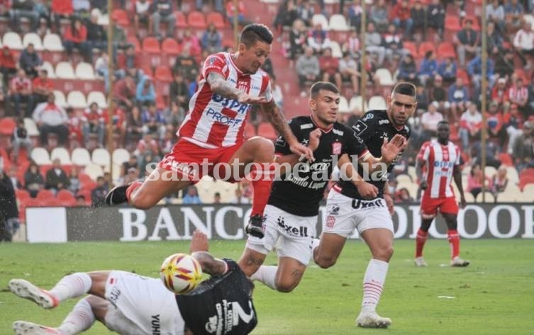 Unión venció 3-0 a San Martín de Tucumán por la Copa de la Superliga.