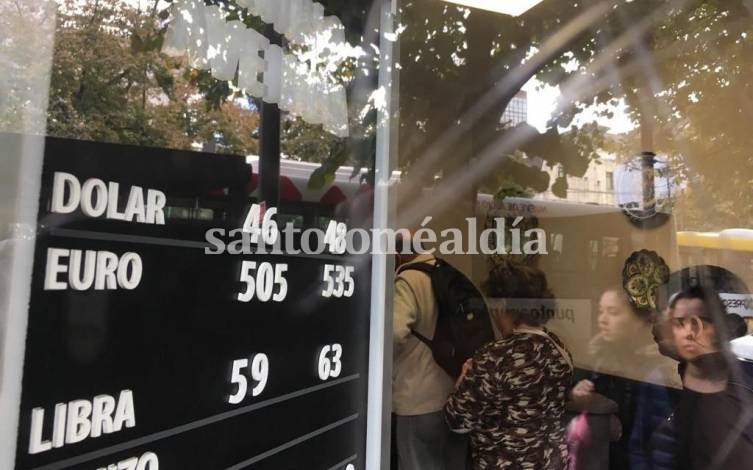 En algunas casas de cambio, el dólar se vendía a 48 pesos este jueves. (Foto: El Día de La Plata)