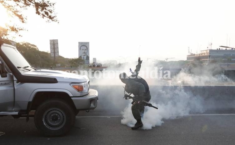 Incidentes en las calles de Caracas. (Foto: EFE)