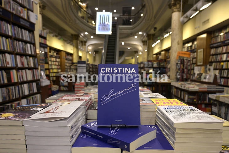 Bonadio le embargó a CFK las regalías por las ventas de su libro