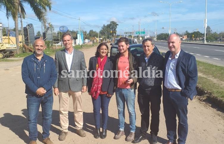 Palo Oliver, Qüesta y Henn se reunieron con Seghezzo y otros funcionarios de Vialidad por el nuevo intercambiador de la autopista. (Foto: Municipalidad de Santo Tomé)