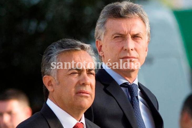 Alfredo Cornejo -en la imagen junto al presidente Macri- tendrá un papel clave en la Convención de la UCR.