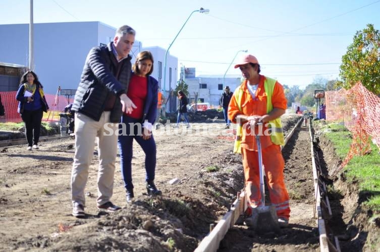 La obra de pavimentación de 27 cuadras avanza en barrio La Paz