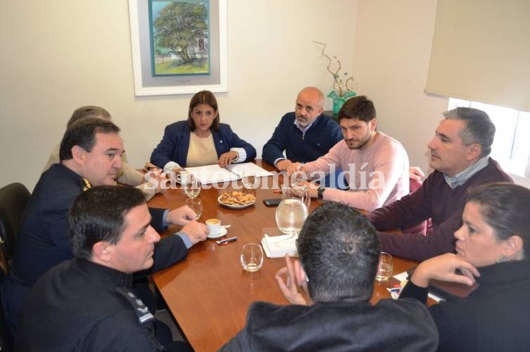 La intendente Qüesta encabezó una reunión por seguridad con el ministro Pullaro. (Foto: Municipalidad de Santo Tomé)