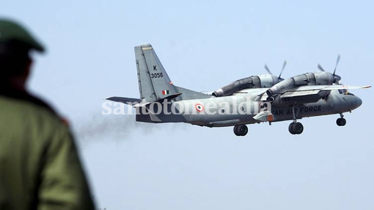 Desaparece del radar un avión de la Fuerza Aérea india con 13 personas.