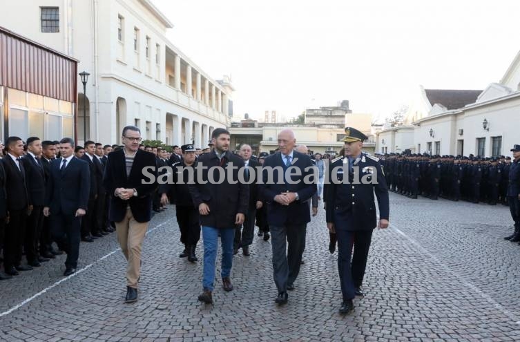 Bonfatti participó del acto de presentación de los nuevos uniformes policiales.