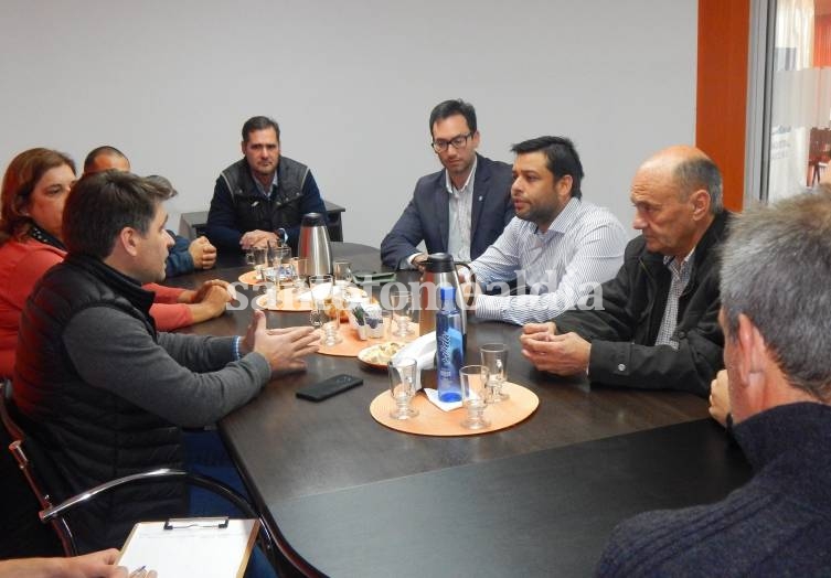 Alvizo e Ilchischen encabezaron una reunión con representantes y empresarios del Parque Industrial.