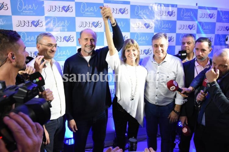 Perotti y Rodenas celebran la victoria de su fórmula en las elecciones provinciales. (Foto: Twitter)