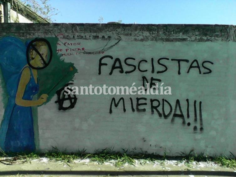 Comenzaron a pintar un mural con la imagen de Eva Perón y fue vandalizado 