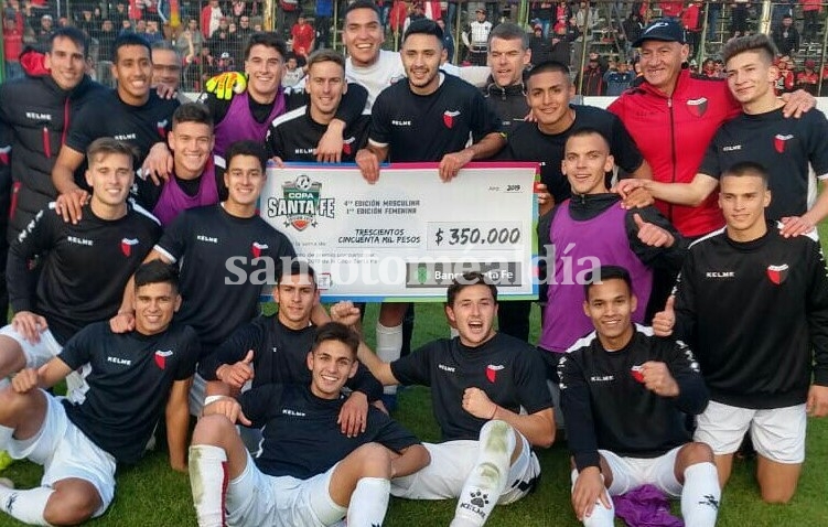 Colón venció por penales a Unión de Sunchales y enfrentará a Sportivo Las Parejas en semifinales de la Copa Santa Fe. (Foto: @colonoficial)