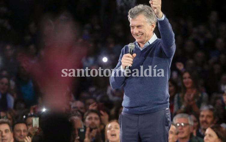 El presidente Mauricio Macri durante su discurso en un acto de campaña en Mar del Plata. (Foto: Télam)