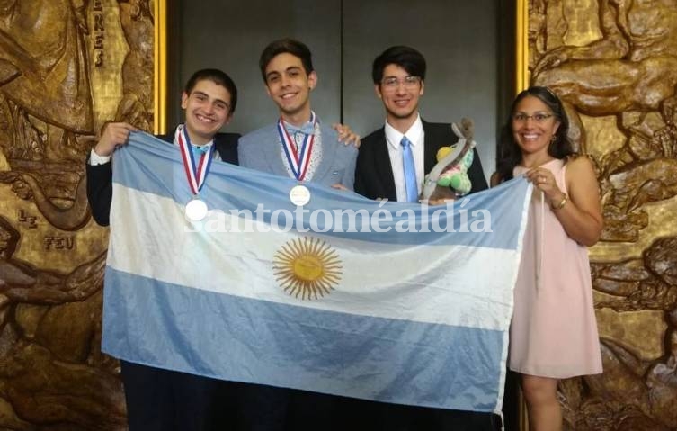 Nicolás Manno, Tobias Viola Aprea y Alejandro Altamirano, los representantes argentinos. (Foto: Twitter/Exactas_UBA)