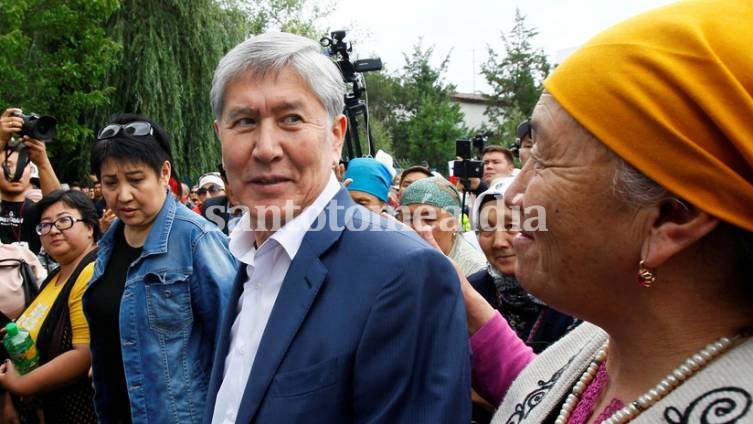 Un muerto y más de 40 heridas durante una operación fallida de las fuerzas especiales de Kirguistán para detener al expresidente Almazbek Atambáyev. (Actualidad.rt)