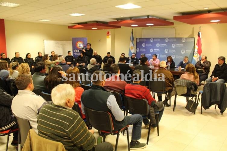 La intendente participó de una reunión por seguridad junto a autoridades del Centro Comercial y policiales. ((Foto: Gentileza Centro Comercial)