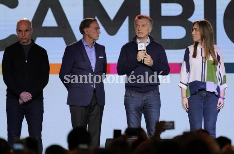 Macri, al anunciar la derrota, junto a Larreta, Pichetto y Vidal. (Foto: Infobae)