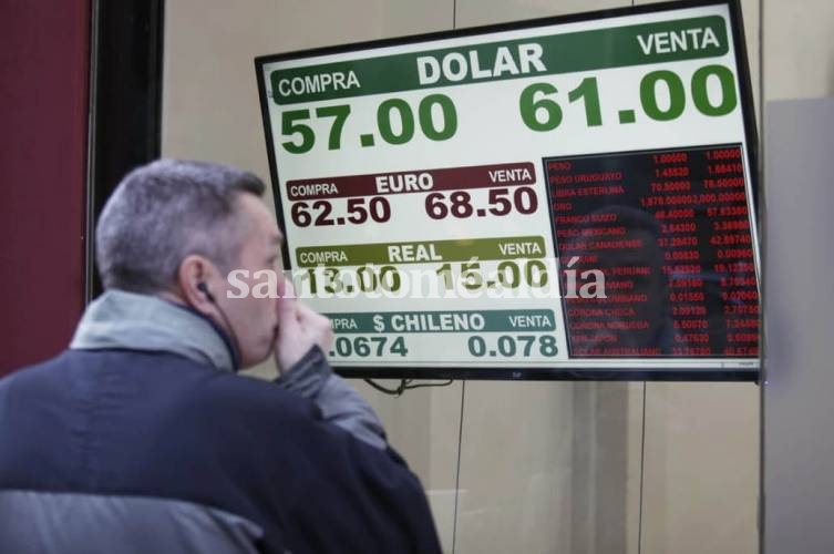 En las casas de cambio, el dólar supera los 60 pesos. (Foto: La Nación)