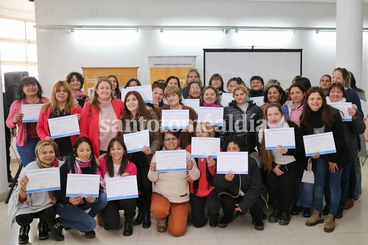 Santa Fe: entregaron certificados de formación a cuidadores domiciliarios