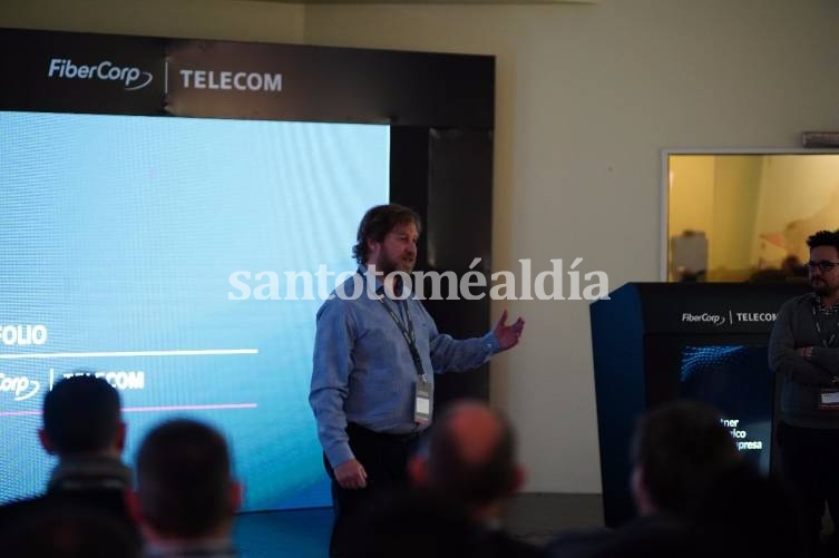 Telecom presentó en Santa Fe las últimas tendencias en transformación digital y seguridad.