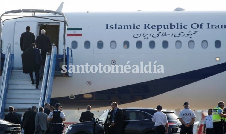 El avión del Gobierno iraní en el aeropuerto de Biarritz, Francia. (Foto: Reuters)