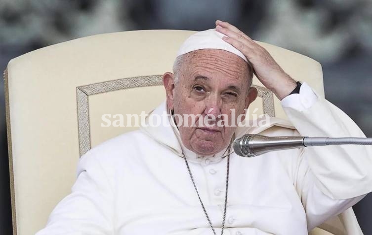 El papa Francisco se quedó encerrado en un ascensor y fue rescatado por bomberos