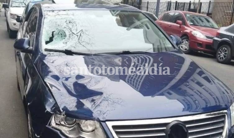 A bordo de un Volkswagen, atropelló a dos agentes de tránsito en Palermo. (Foto: Clarín)