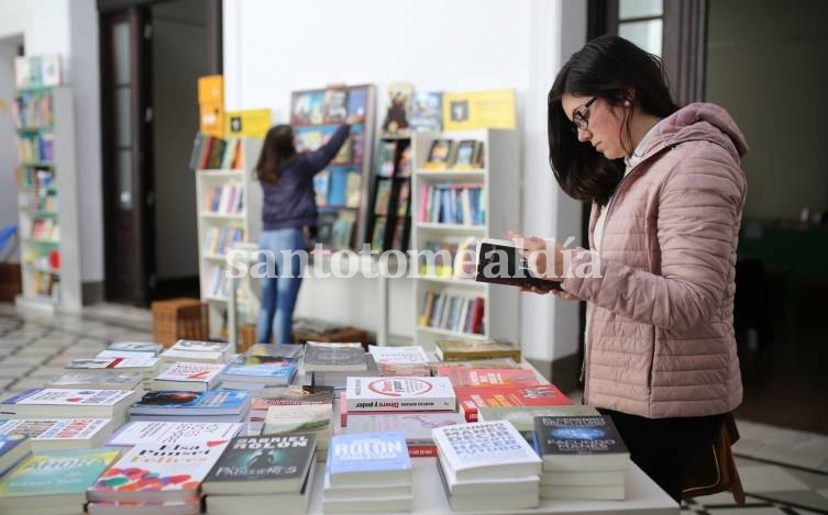 Feria del Libro de Santa Fe: fin de semana de lecturas en la Estación Belgrano