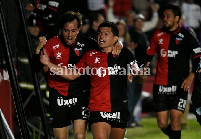 Pulga Rodríguez festeja el segundo gol. (Foto: @Sudamericana)