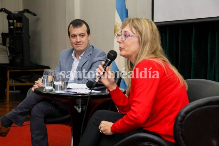 El diputado Joaquín Blanco y la subsecretaria de Producción de la Municipalidad de Rosario, María Fernanda Ghilardi. (Foto: Gentileza)