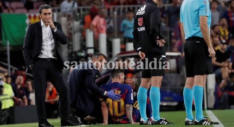 Messi se lesionó y sólo aguantó un tiempo en su primer partido como titular en la temporada. (Foto: Twitter @diarioole)