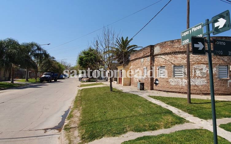 La casa está ubicada a algunos metros de calle Moreno. (Foto: santotomealdia)