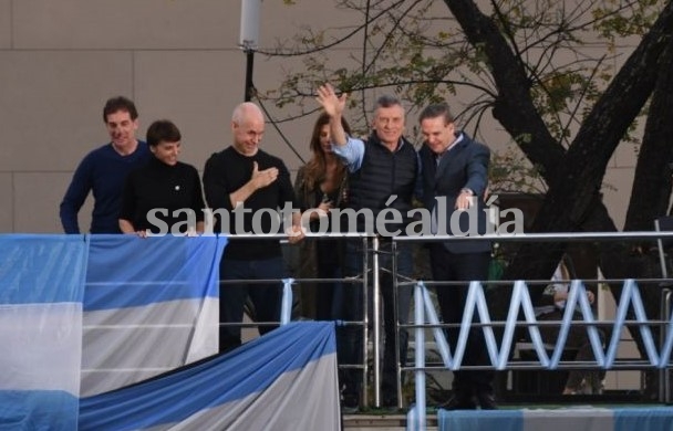 Mauricio Macri junto a Horacio Rodríguez Larreta y Miguel Ángel Pichetto en el palco de la marcha 