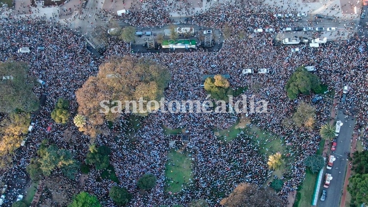 Una multitud acompañó a Macri en el lanzamiento de su campaña. (Foto: Infobae)