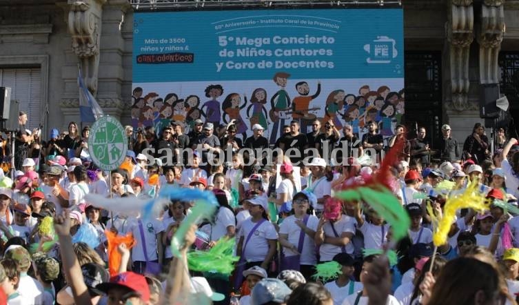 	  Más de 6000 personas disfrutaron del 5º Mega Concierto de Niños Cantores y Coro de Docentes. (Foto: Gobierno de Santa Fe)
