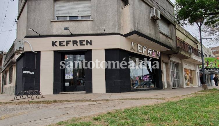 El local comercial asaltado, en la esquina de 7 de Marzo y Laprida. (Foto: santotomealdia)