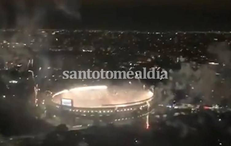 Aerolíneas citó a los pilotos que filmaron el recibimiento de River en la Copa Libertadores desde un avión