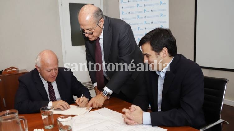 Lifschitz firmó el convenio con el presidente de la Administración de Bienes del Estado (AABE), Ramón Lanús. (Foto: Gobierno de Santa Fe)