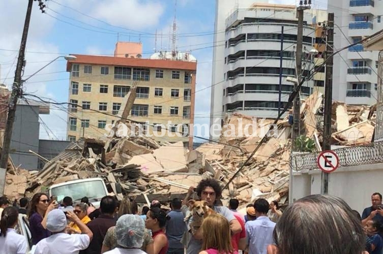 Se derrumbó un edificio residencial de siete pisos en Brasil