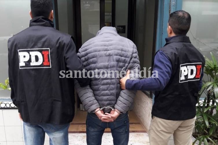 El delincuente, detenido este martes por la PDI.  (Foto: Ministerio de Seguridad)