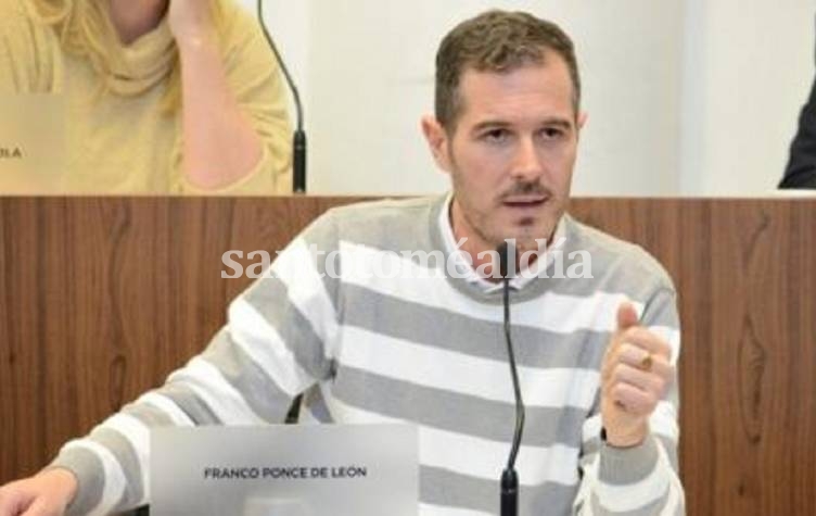 Franco de León presentó el proyecto por el cual el Concejo de Santa Fe citará a funcionarios de Belgrano Cargas. (Foto: Concejo Municipal de Santa Fe)