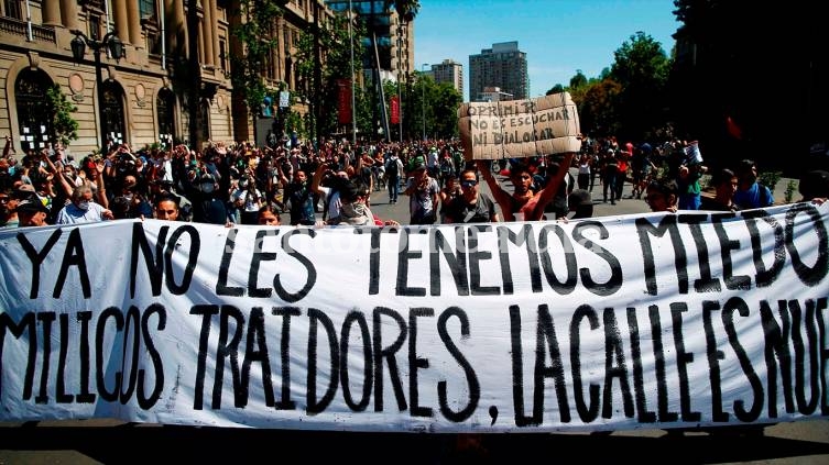 El pueblo le advierte a los militares que ya no tiene miedo. (Foto: AFP)