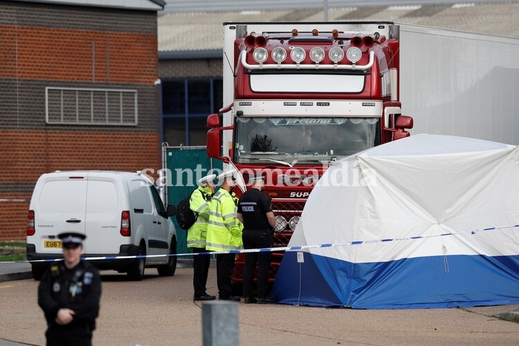 Descubrieron 39 cadáveres a bordo de un camión en el Reino Unido