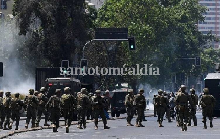 Denuncian abusos sexuales de carabineros chilenos durante el toque de queda