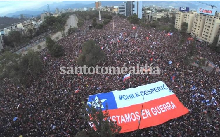 La manifestación del pueblo chileno fue imponente. (Foto: CMA)