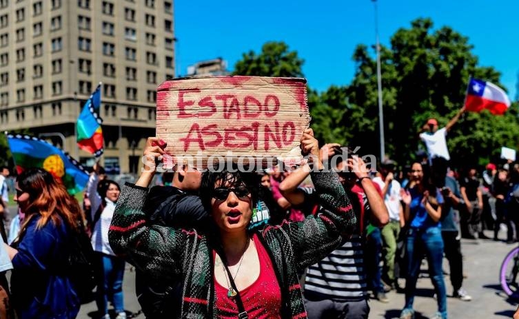 Chile sigue en crisis: violentos enfrentamientos mientras Piñera presentaba a sus nuevos ministros