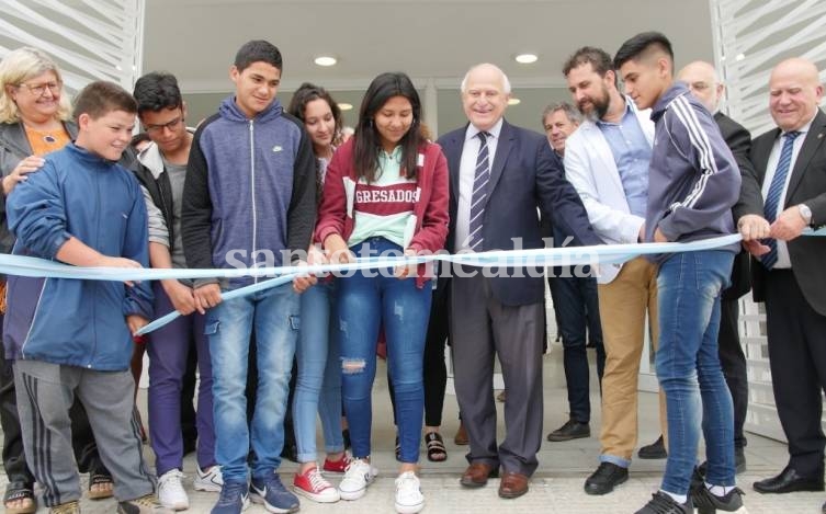 Lifschitz inauguró en la ciudad de Santa Fe el nuevo edificio de la escuela 