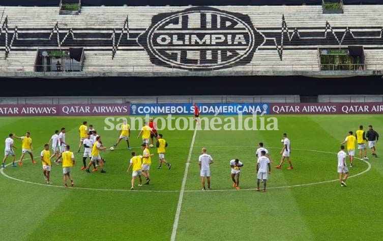 Colón entrenó en el estadio de Olimpia pensando en la final