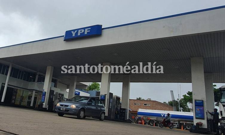 YPF anunció que aumentará sus combustibles por lo menos un 15% en tres meses
