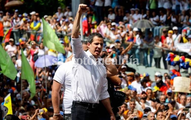 Juan Guaidó encabezó una marcha donde reunió a toda la oposición a Maduro. (Foto: EFE)